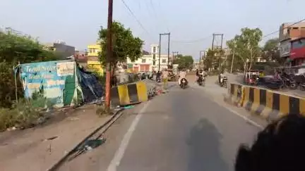 स्वाग महल के पास पुल पर चल रहा काम सभी को दिक्कत का सामना करना पड़ता है