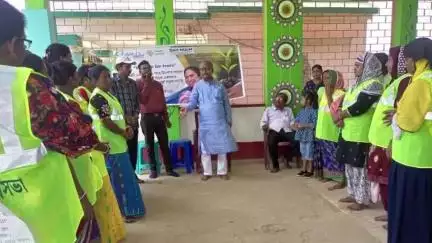 পাঁশকুড়া: পাঁশকুড়া পৌর এলাকায় মুখ্যমন্ত্রী মমতা  বন্দ্যোপাধ্যায় অনুপ্রেরণায় অমৃত মিত্র প্রকল্প প্রচার স্ব সয়ায়ক সদস্যদের নিয়ে