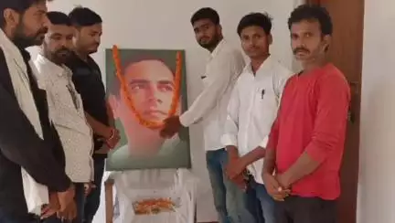 बनमा इटहरी: खुरेशान गांव में पूर्व प्रधानमंत्री की पुण्यतिथि पर श्रद्धांजलि अर्पित कर वृक्षारोपण किया गया