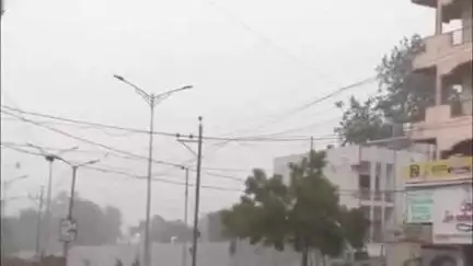 अर्धापूर: अर्धापूर येथे वादळी वाऱ्यासह मुसळधार पाऊस सुरू असून अर्धापूर मधील अनेक ठिकाणी वीजपुरवठा खंडित
