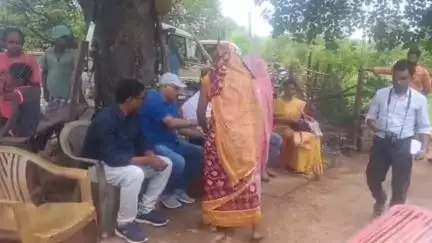 जलडेगा: डीसी एवं डीडीसी ने जलडेगा प्रखंड का दौरा किया, विभिन्न योजनाओं की समीक्षा कर दिशा-निर्देश दिए