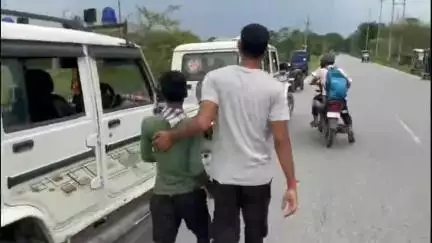 বৰক্ষেত্ৰী: মুকালমুৱাৰ দমদমা পথাৰত নিচাযুক্ত টেবলেট আৰু আৰু ক’ফ চিৰাপসহ আটক দুটা সৰবৰাহকাৰী