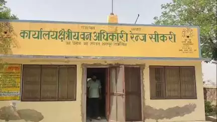 सीकरी: वन विभाग ने अवैध खनन पर की बड़ी कार्रवाई, दो ट्रैक्टर-ट्रॉली जब्त