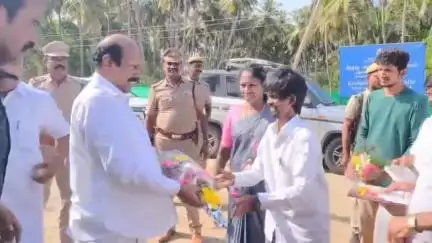 திருப்புவனம்: கீழடியில் நடைபெற்று வரும் திறந்தவெளி அருங்காட்சியக பணிகளை நேரில் ஆய்வு செய்த அமைச்சர்