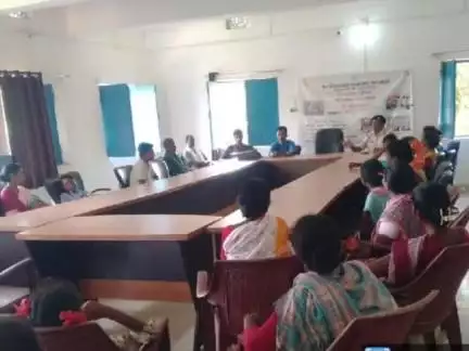 ठेठईटांगर: 'मोर पुलिस मोय पुलिस' के तहत कोनपाला में जन शिकायत समाधान कार्यक्रम का आयोजन, नागरिकों को किया गया जागरूक