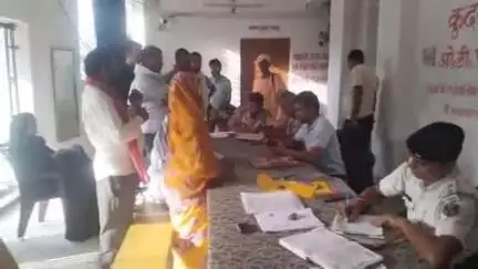 दिन के उजाले में अपराधी दे रहे घटना को अंजाम  कुदरा के नेवरास गांव में अपराधी ने घर में घुसकर महिला को मारी गोली