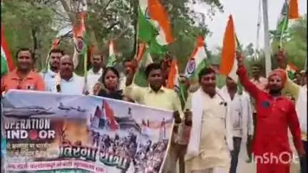 सोनभद्र बंशी सुर्यपुर: वंशी में सैनिकों के सम्मान में तिरंगा यात्रा का आयोजन किया गया