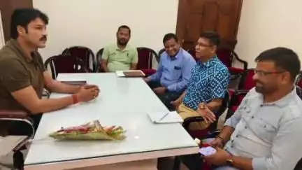 କୋରେଇ: ଉମାପଦା ସ୍ଥିତ କାର୍ଯ୍ୟାଳୟରେ ବିଦ୍ୟୁତ ବିଭାଗର ଅଧିକାରୀଙ୍କ ସହ ବିଧାୟକଙ୍କ ସମୀକ୍ଷା ବୈଠକ ଅନୁଷ୍ଠିତ