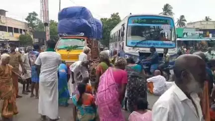முசிறி: 100 நாள் வேலைத் தொழிலாளர்கள் அய்யாக்கண்ணு தலைமையில் பைபாஸ் சாலையில் மறியல் போராட்டம்