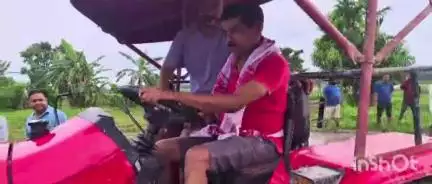 কমলপুৰ: আঠিয়াবৈত ৰাজ্যিক বিজেপিৰ কৃষক মৰ্চাৰ কঠীয়া সিঁচা পৰ্ব, উপস্থিত ৰাজ্যিক বিজেপিৰ কৃষক মৰ্চাৰ সম্পাদক ৰঞ্জিত ভট্টাচাৰ্য্য