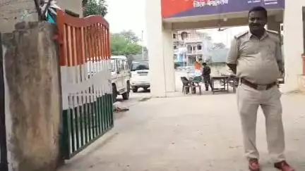 साहेबपुर कमाल: साहेबपुरकमाल पुलिस ने ज्ञान टोल से शराब के नशे में हंगामा करते एक नशेड़ी को गिरफ्तार किया