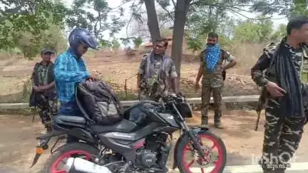 भंडरिया: गढ़वा एसपी के निर्देश पर रमकंडा-भंडरिया मार्ग पर पुलिस ने चलाया वाहन जांच अभियान, 4 वाहन ज़ब्त
