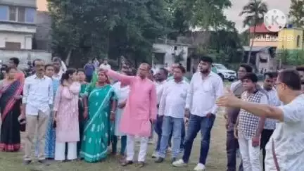 বিষ্ণুপুর ২: শ্রীকৃষ্ণপুর রোরহানপুর স্কুল ফুটবল মাঠ পরিদর্শন করতে যান বিষ্ণুপুর ২ নম্বর ব্লক তৃণমূল কংগ্রেসের সভাপতি নবকুমার বেতাল