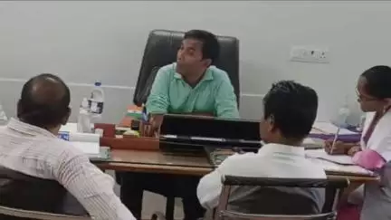 कुरई: जिला मलेरिया कार्यालय में एमआई और एमटीएस की हुई समीक्षा बैठक