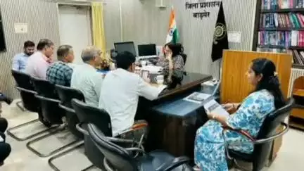 सिणधरी: जिला स्वास्थ्य समिति की बैठक में जिला कलेक्टर टीना डाबी ने विभागीय योजनाओं की की समीक्षा