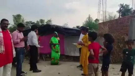 चंदवारा: चंदवारा में अबुआ आवास की राशि लेने के बाद भी निर्माण में रुचि नहीं रखने वालों को जल्द आवास बनाने का निर्देश
