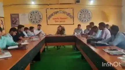 कर्माटांड /विद्यासागर: कर्माटांड़ प्रखंड कार्यालय में मनरेगा सहित विभिन्न योजनाओं की समीक्षा बैठक, महिलाओं को रोजगार देने का निर्देश
