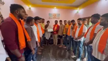 ಹತ್ಯೆಯಾದ ಹಿಂದೂಪರ ಹೋರಾಟಗಾರ ಮಂಗಳೂರು ಸುಹಾಸ್ ಶೆಟ್ಟಿ ಮನೆಗೆ ಚನ್ನರಾಯಪಟ್ಟಣ ಹಿಂದೂಪರ ಸಂಘಟನೆ ಕಾರ್ಯಕರ್ತರು ಭೇಟಿ ನೀಡಿ ಆರ್ಥಿಕ ಸಹಾಯ