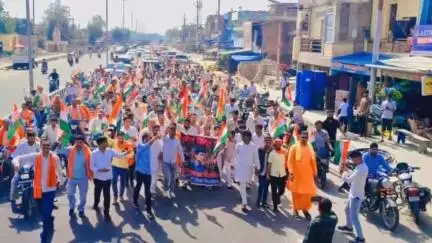 सोरांव: फाफामऊ में ऑपरेशन सिंदूर की सफलता के बाद भारतीय जनता पार्टी द्वारा निकाली गई तिरंगा यात्रा 
#oprationsindur sindoor