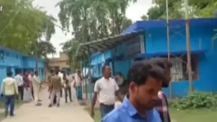 গোয়ালপোখর ১: গোয়ালপখর ১ নং ব্লক ভূমি রেজিস্ট্রার অফিসে লেট ফিস নেওয়ার অভিযোগ মোহরিদের বিরুদ্ধে , লিখিত অভিযোগ করলেন স্থানীয়রা