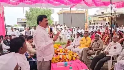 परतूर: मुख्यमंत्री ग्रामसडक योजनेअंतर्गत आ.लोणीकर यांच्या हस्ते १५ कोटी रुपयाचे सिमेंट काँक्रीट रस्त्याचे उदघाटन संपन्न