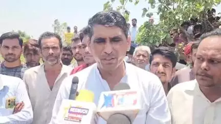 आज मिडला खेड़ा में विद्युत मंडल की लापरवाही से विद्युत कर्मचारी दशरथ जाटव की जान चली गई घटनास्थल पर पहुंचकर पीड़ित परिवार कि मदद के लिए प्रशासन से लिखित में आश्वासन लिया 
#आंदोलन #बिजली