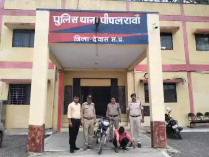 उदयनगर: पीपलरव पुलिस ने चोरी के मामले में कंजर डेरा कुमारिया निवासी आरोपी रूपेश हाडा को किया गिरफ्तार