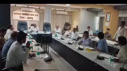 खुजनेर: विकसित कृषि संकल्प यात्रा की तैयारियों को लेकर राजगढ़ कलेक्टर ने की समीक्षा