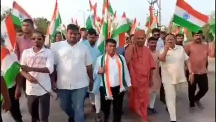 બાવળા: બાવળામાં તિરંગા યાત્રા કાઢવામાં આવી, ધારાસભ્ય કનુભાઈ પટેલ સહિત મોટી સંખ્યામાં લોકો જોડાયા