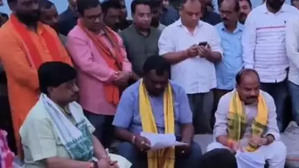 गोमिया: अइयर गांव में ज़मीन विवाद में आदिवासी महिलाओं से मारपीट, पूर्व CM रघुवर दास ने सरकार पर लगाया गंभीर आरोप
