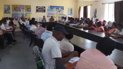 कसमार: कसमार प्रखंड सभागार में BDO ने खाद्यान्न उठाव और डोर स्टेप डिलीवरी को लेकर बैठक की, दिशानिर्देश दिए
