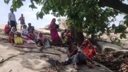 रायडीह: कोंडरा पंचायत में नेटवर्क न आने की समस्या, राशन के लिए पहाड़ों पर चढ़ने को मजबूर ग्रामीण #jansamasya