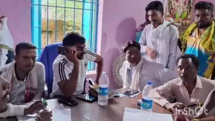 चन्द्रपुरा: विधायक जयराम कुमार महतो ने तारानारी में जनता दरबार लगाकर सुनीं ग्रामीणों की समस्याएँ