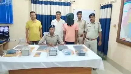রানিনগর ২: রানীনগর থানায় আধার কার্ড জালিয়াতি মামলায় আরও ১জনকে শেখপাড়া বাজার থেকে গ্রেপ্তার করেছে রাণীনগর থানার পুলিশ