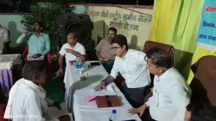 हिण्डोली: मांगली कला में आयोजित रात्रि चौपाल में जिला कलेक्टर ने सुनी ग्रामीणों की समस्या, मौके पर किया समाधान और दी राहत