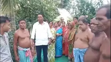 কাঁথি ৩: সিজুয়া সংসদে আজ একটি ঢালাই রাস্তা নির্মাণের শুভ উদ্বোধন করেন পঞ্চায়েত সমিতির সভাপতি বিকাশ চন্দ্র বেজ