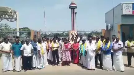 வேதாரண்யம்: உப்பு சத்தியாகிரக நினைவு கட்டிடத்தில் சுதந்திர போராட்ட தியாகி வைரப்பனின் 119-வது பிறந்த நாளை முன்னிட்டு பேரணி
