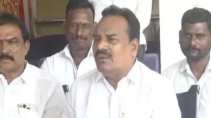 గుడిహత్నూరు: కేంద్రం ఇస్తున్న నిధులను రాష్ట్రప్రభుత్వం ఈనెల 25లోపు విడుదల చేయాలి:  ఆదిలాబాద్ ఎంపీ నగేశ్ డిమాండ్