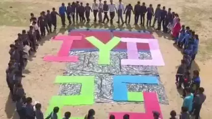 नारायणबगड़: 11वें अंतरराष्ट्रीय योग दिवस के अवसर पर विकासखंड स्तरीय योगाभ्यास के तहत नारायणबगड़ में मानव श्रृंखला का आयोजन किया गया