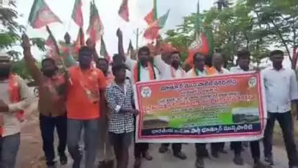 దేవరకద్ర: 527 సర్వే నంబర్‌లో గల 38 ఎకరాల భూమిని దోచుకున్న వ్యక్తులపై చర్యలు తీసుకోవాలి: బీజేపీ జిల్లా అధ్యక్షుడు శ్రీనివాస్‌రెడ్డి