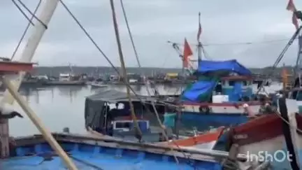 मालवण: मासेमारी हंगाम संपण्‍यापूर्वीच जिल्ह्यात मासेमारी बंद, मच्‍छीमारांचे मोठे आर्थिक नुकसान #jansamasya