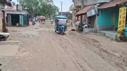 ইলামবাজার: বেহাল বাতিকার বাসস্ট্যান্ড সংলগ্ন এলাকার রাস্তা, সমস্যায় সাধারণ মানুষ #jansamasya