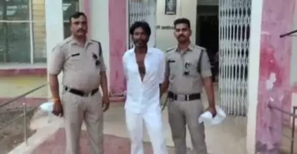 स्लीमनाबाद: स्लिमनाबाद पुलिस ने ढाबे के सामने बका लेकर आतंक मचा रहे बदमाश को दबोचा