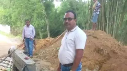 পানিসাগর: পশ্চিম পানিসাগর গ্রাম পঞ্চায়েত এলাকায় কালবার্ট নির্মাণের কাজ পরিদর্শনে পানিসাগর পঞ্চায়েত সমিতির চেয়ারম্যান