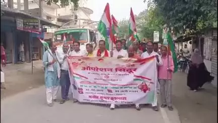 बड़हरिया: बड़हरिया में ऑपरेशन सिंदूर सफल होने पर भाजपा कार्यकर्ताओं ने निकाली तिरंगा यात्रा