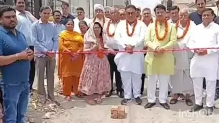गदरपुर: वार्ड नं 1 सरस्वती बिहार कॉलोनी NH74 से तराई अस्पताल तक सड़क निर्माण कार्य का शुभारंभ चेयरमैन ने किया