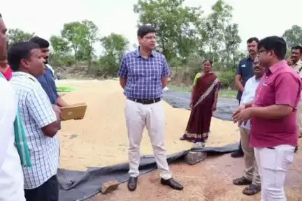 సదాశివనగర్: కుప్రియల్ గ్రామంలోని కొనుగోలు కేంద్రాన్ని తనిఖీ చేసిన : జిల్లా కలెక్టర్ ఆశిష్ సంగ్వాన్