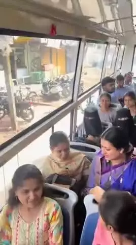 ಹರಿಹರ: ಹರಿಹರದಲ್ಲಿ ಸರ್ಕಾರಿ ಬಸ್‌ಗಳಿಗೆ ಚಾಲನೆ ನೀಡಿ, ವಿದ್ಯಾರ್ಥಿಗಳೊಂದಿಗೆ ಬಸ್‌ನಲ್ಲಿ ಸಂಚರಿಸಿದ ಸಂಸದೆ ಡಾ. ಪ್ರಭಾ