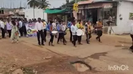 दुर्गुकोंदल: दुर्गुकोंदल में बच्चों की उपलब्धि पर शिक्षा विभाग द्वारा निकाली गई सम्मान रैली