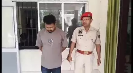 বৰমা ভাগ: হাউলী শান্তি বজাৰৰ পৰা এজন ড্ৰাগছ সৰবৰাহকাৰী গ্ৰেপ্তাৰ কৰে আৰক্ষীয়ে